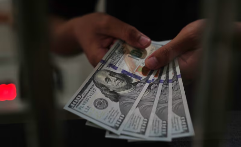 Dólar hoy 22 de noviembre: Peso pierde terreno tras datos de inflación y PIB en México