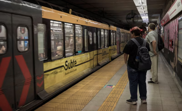 Bancos y Mercado Pago llevan su disputa bajo tierra: carrera por pagos digitales llega al subte