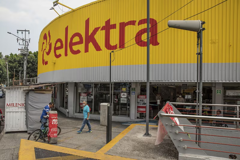 Acciones de Elektra se desploman al reiniciar cotización en la Bolsa Mexicana